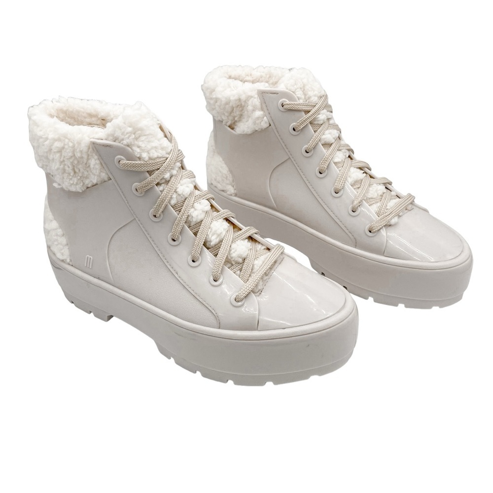 🚨SALE🚨 NWOT MELISSA Modern Fluffy Sneaker, Size 9